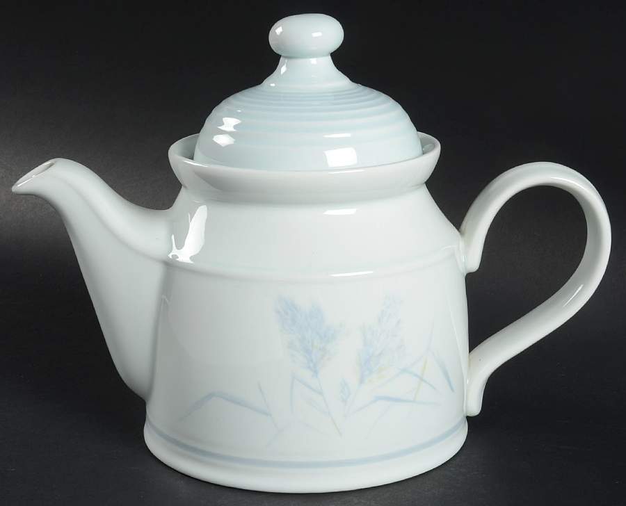 Whisper Teapot & Lid by Royal Doulton-1