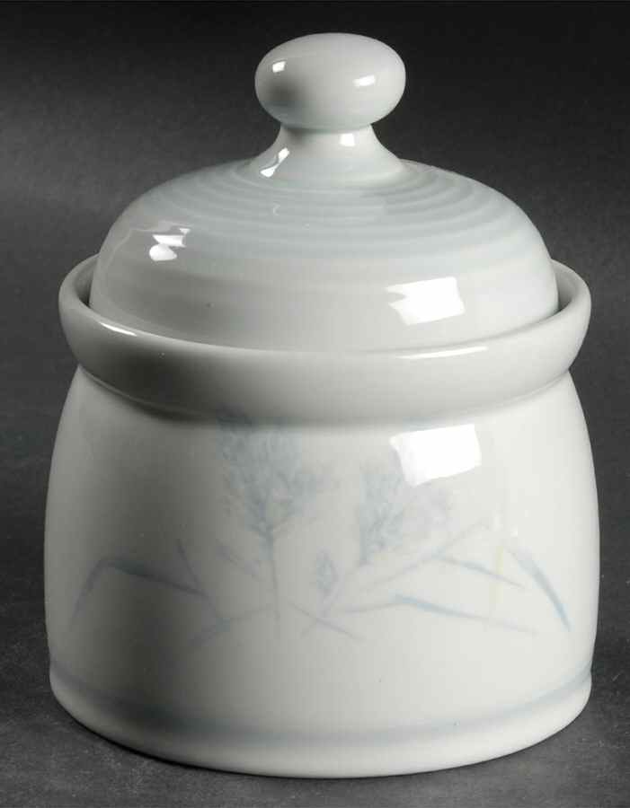 Whisper Sugar Bowl & Lid by Royal Doulton-1
