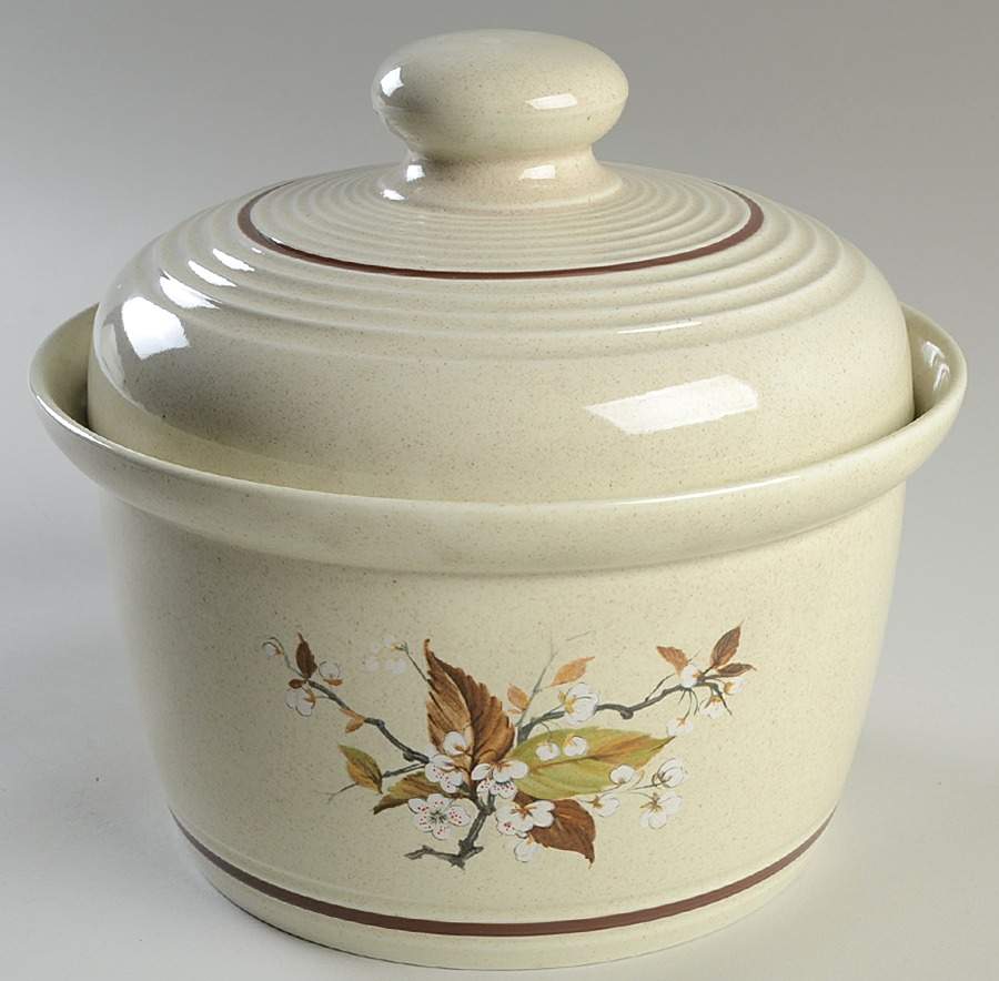 Wild Cherry 1.5 Qt Round Covered Casserole by Royal Doulton-1