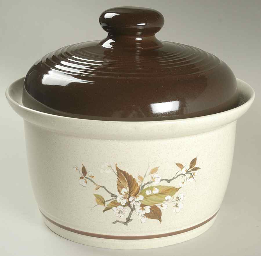 Wild Cherry 2.5 Qt Round Covered Casserole by Royal Doulton-1