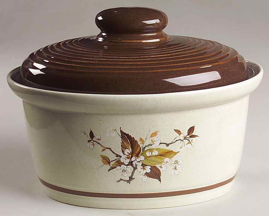 Wild Cherry 2.5 Quart Oval Covered Casserole by Royal Doulton-1
