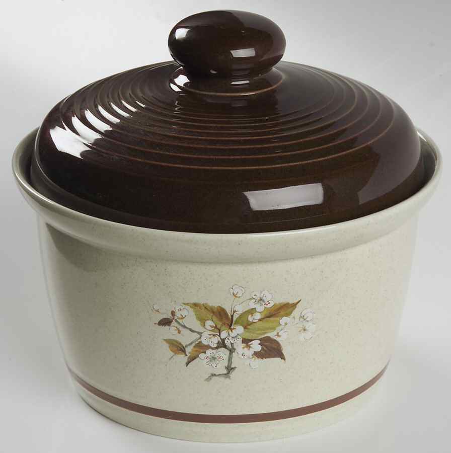 Wild Cherry 1.5 Qt Round Covered Casserole by Royal Doulton-1