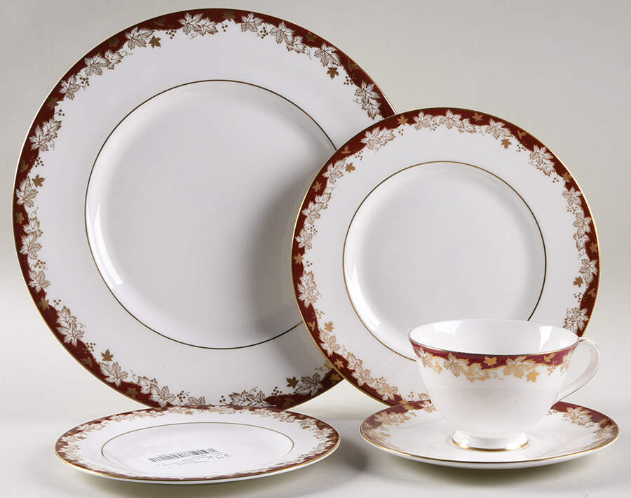 Winthrop 5 Piece Place Setting by Royal Doulton-1