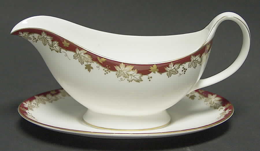Winthrop Gravy Boat & Underplate by Royal Doulton-1