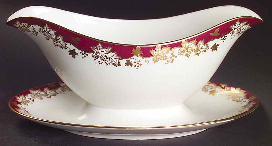 Winthrop Gravy Boat with Attached Underplate by Royal Doulton-1