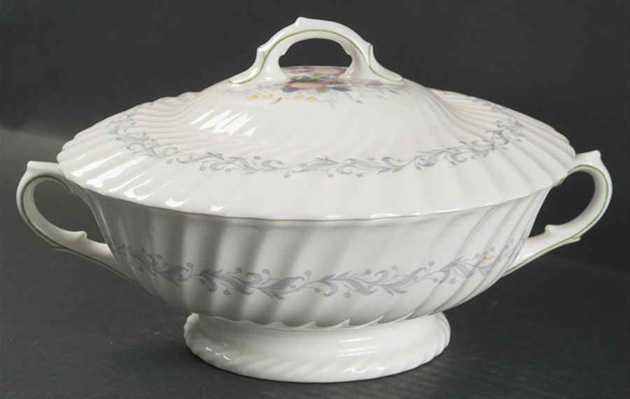 Windermere Round Covered Vegetable by Royal Doulton-1