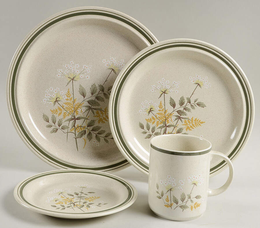 Will O' The Wisp (Double Green Lne) 4 Piece Place Setting by Royal Doulton-1