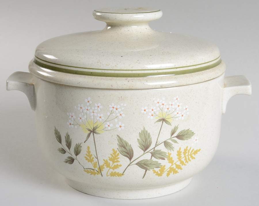 Will O' The Wisp (Double Green Lne) 1.25 Qt Round Covered Casserole by Royal Doulton-1