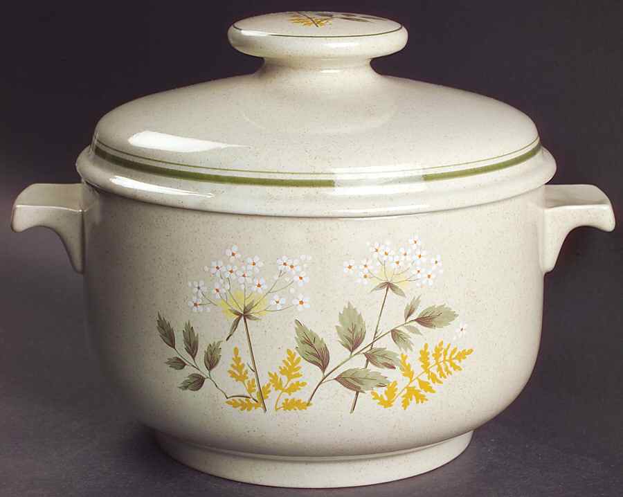 Will O' The Wisp (Double Green Lne) 2.5 Qt Round Covered Casserole by Royal Doulton-1