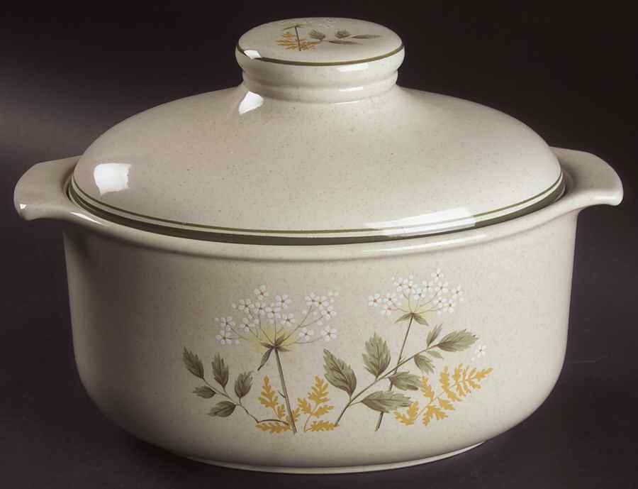 Will O' The Wisp (Double Green Lne) 2 Quart Oval Covered Casserole by Royal Doulton-1