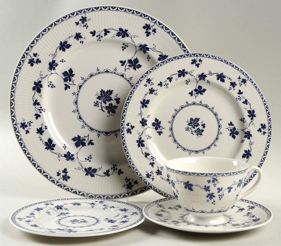 Yorktown 5 Piece Place Setting by Royal Doulton-1