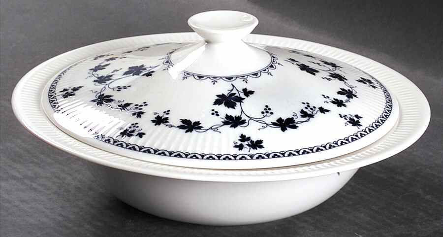 Yorktown Round Covered Vegetable by Royal Doulton-1