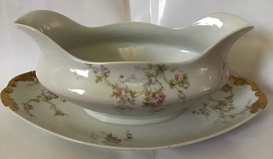 RDN20 Gravy Boat with Attached Underplate by M Redon-1