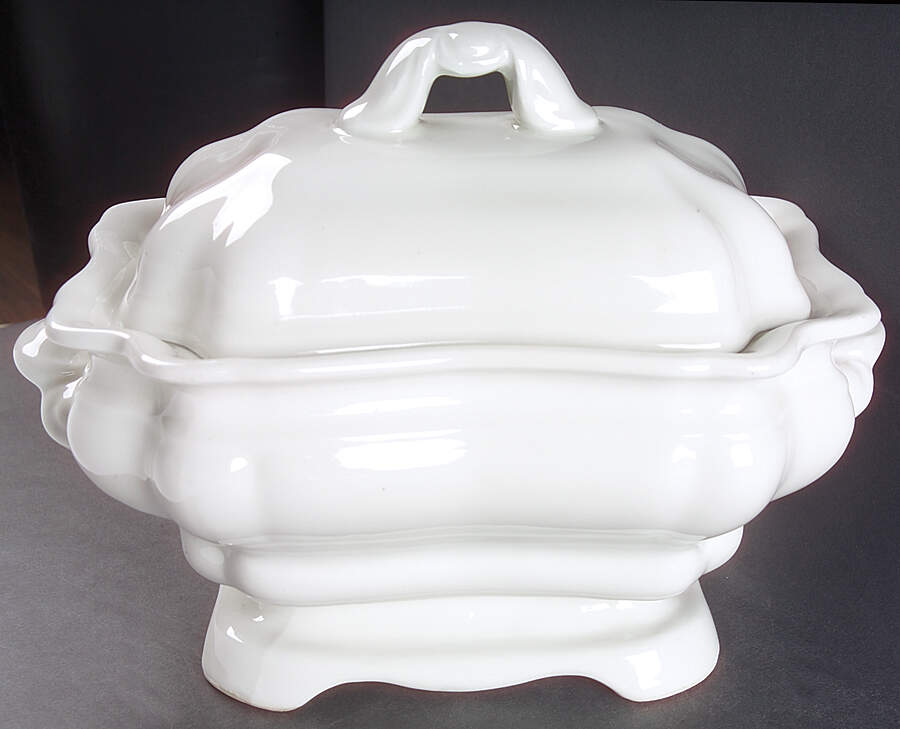 Heirloom Large Bedford Tureen & Lid by Red Cliff-1