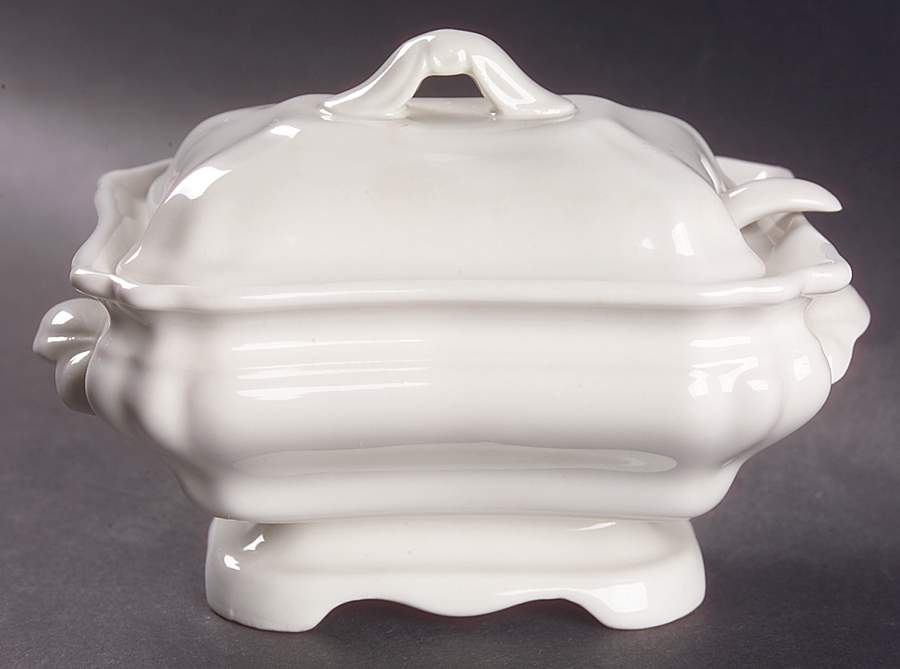Heirloom Mini Tureen w/Lid & Ladle by Red Cliff-1