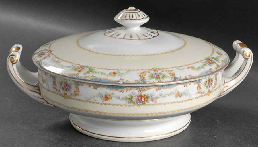 Bienville (Floral Center) Round Covered Vegetable by Regal (Japan)-1