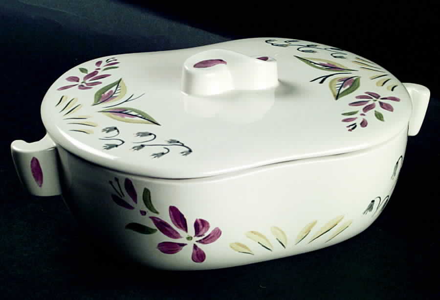 Caprice 2 Qt Round Covered Casserole by Red Wing-1