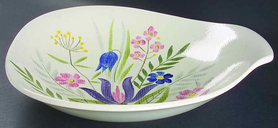 Country Garden 11" Round Vegetable Bowl by Red Wing-1