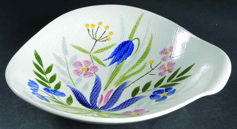 Country Garden 9" Round Vegetable Bowl by Red Wing-1