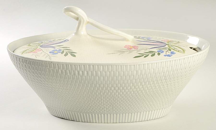 Country Garden Tureen &  Lid by Red Wing-1