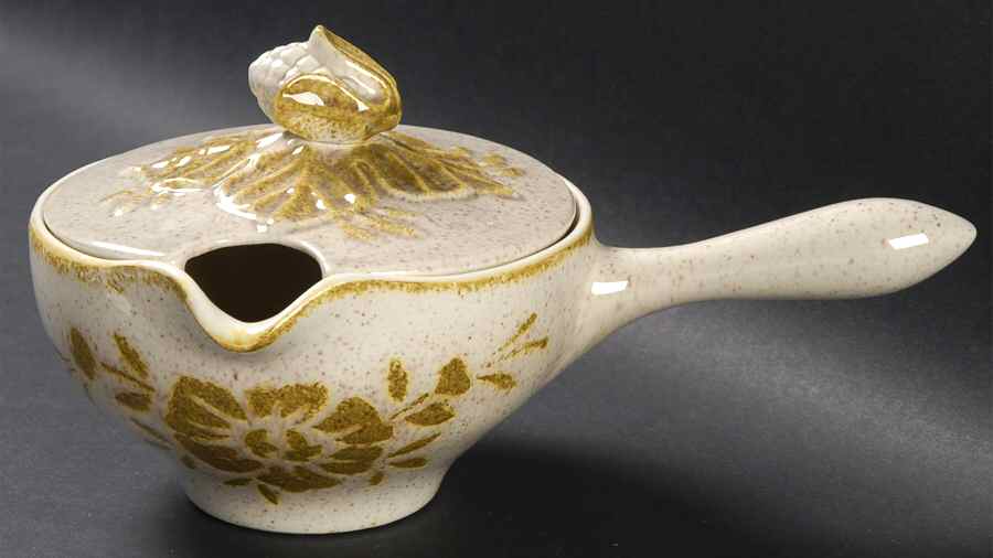 Damask Gravy Boat & Lid by Red Wing-1