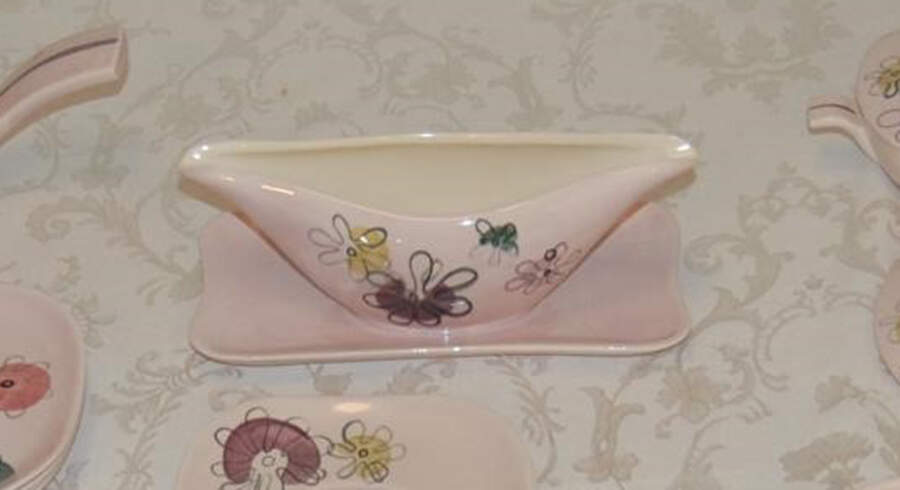Fantasy Gravy Boat with Attached Underplate by Red Wing-1