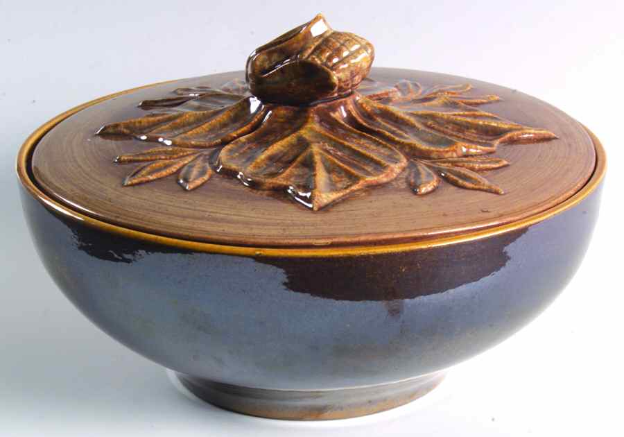 Kashmir 2 Qt Round Covered Casserole by Red Wing-1