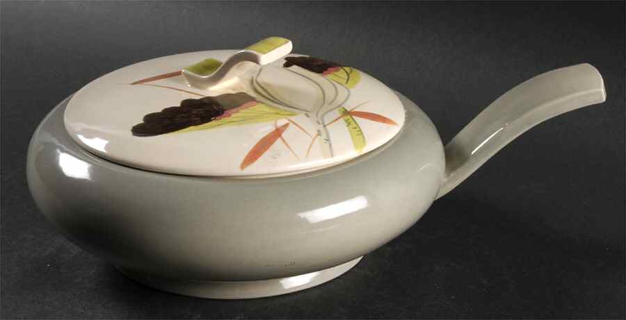 Lotus Gray 1.25 Qt Round Covered Casserole by Red Wing-1