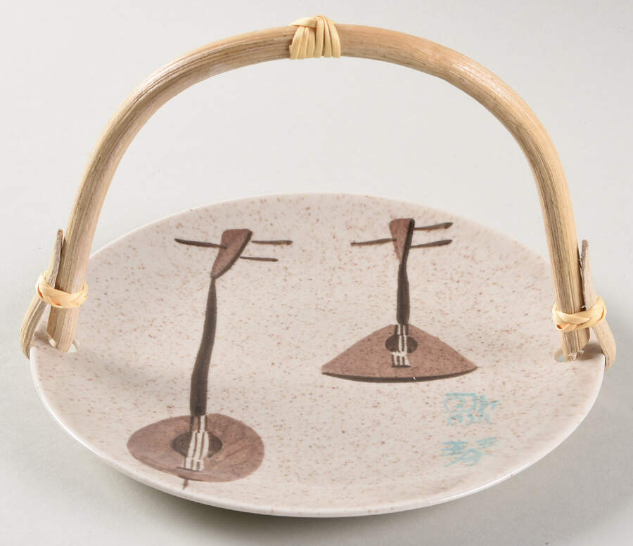 Lute Song 5 3/8"-5 5/8" Bamboo Handled Serving Plate  HC by Red Wing-1