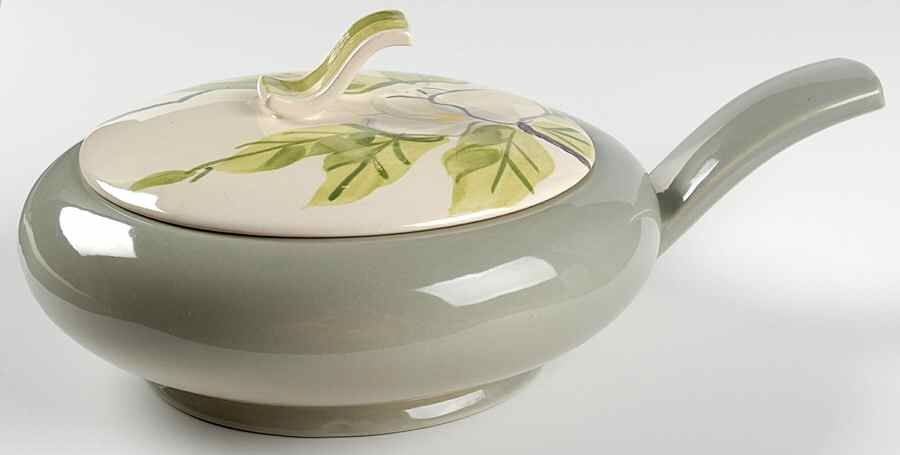 Magnolia Gray 1.25 Qt Round Covered Casserole by Red Wing-1