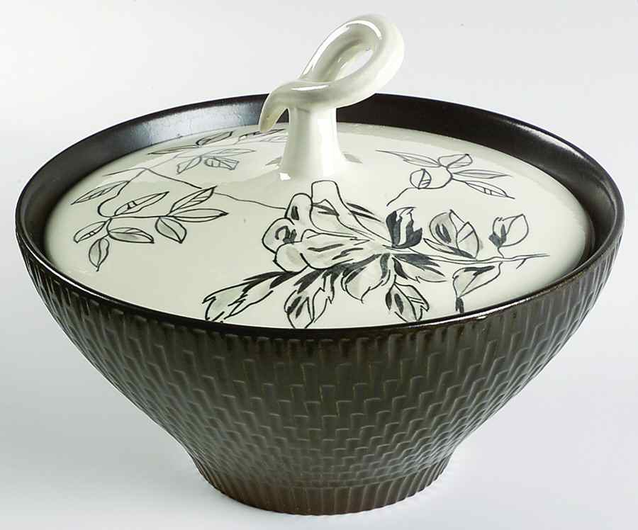 Midnight Rose 1.5 Qt Round Covered Casserole by Red Wing-1