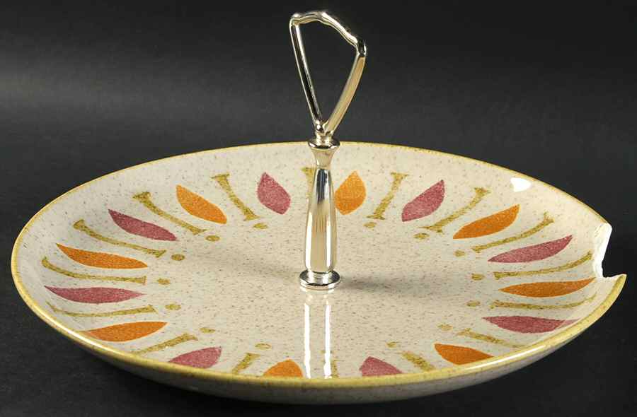Pepe Round Serving Plate with Handle (DP) by Red Wing-1