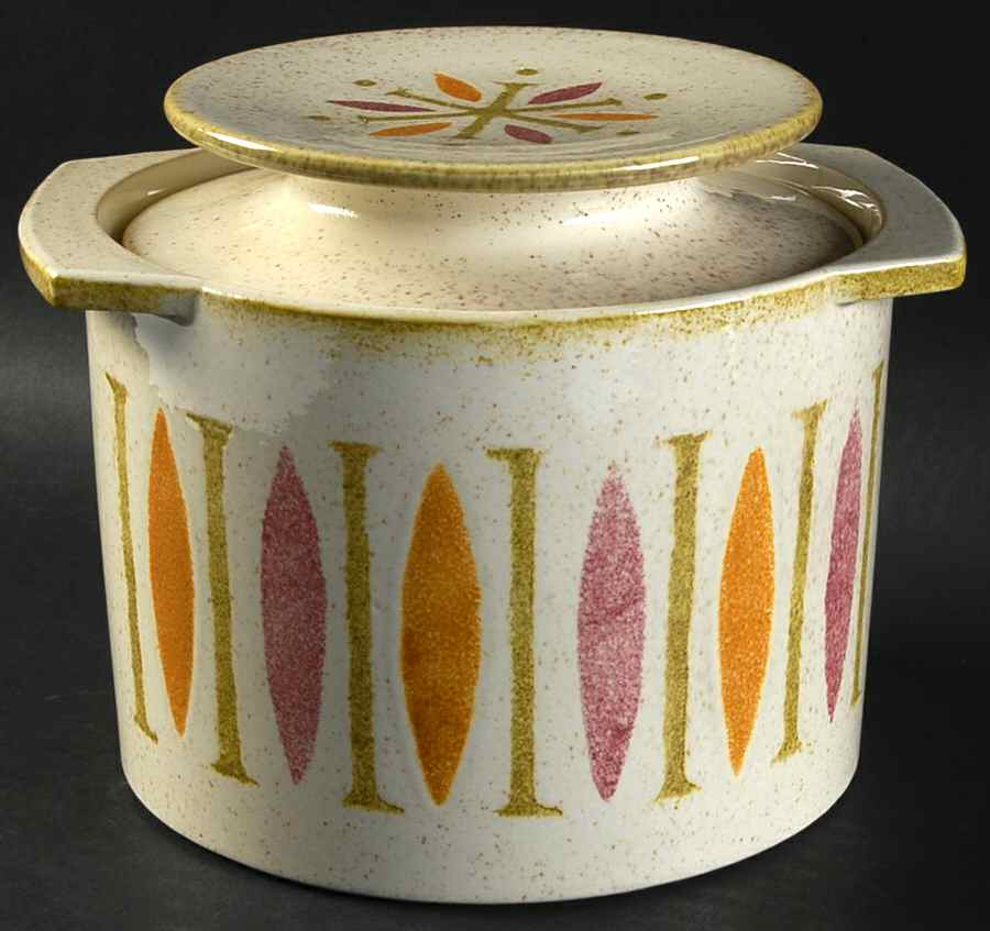 Pepe Bean Pot & Lid by Red Wing-1