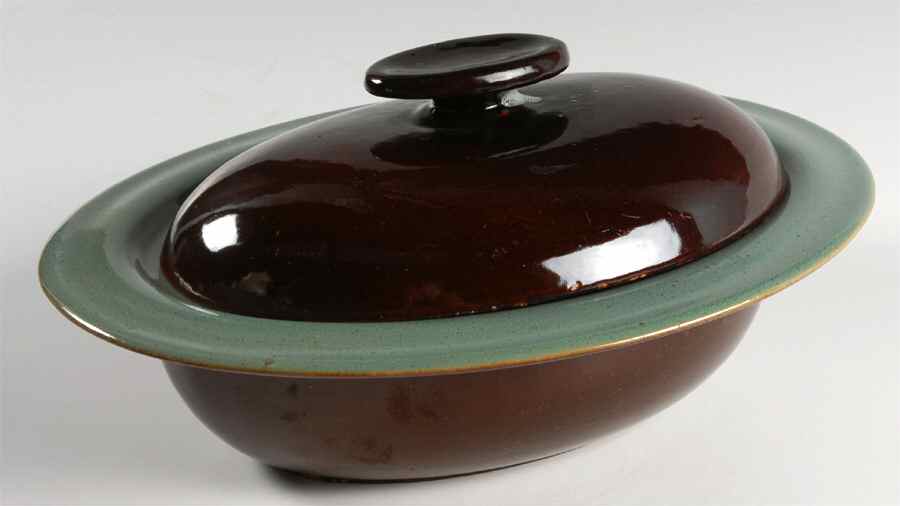 Provincial Oomph 1 Quart Oval Covered Casserole by Red Wing-1