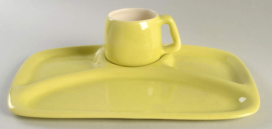 Quartette Chartreuse Divided Supper Plate & Cup by Red Wing-1
