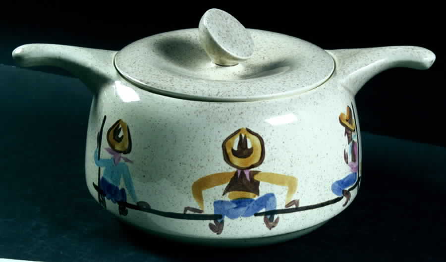 Round Up 4 Quart Round Covered Casserole by Red Wing-1