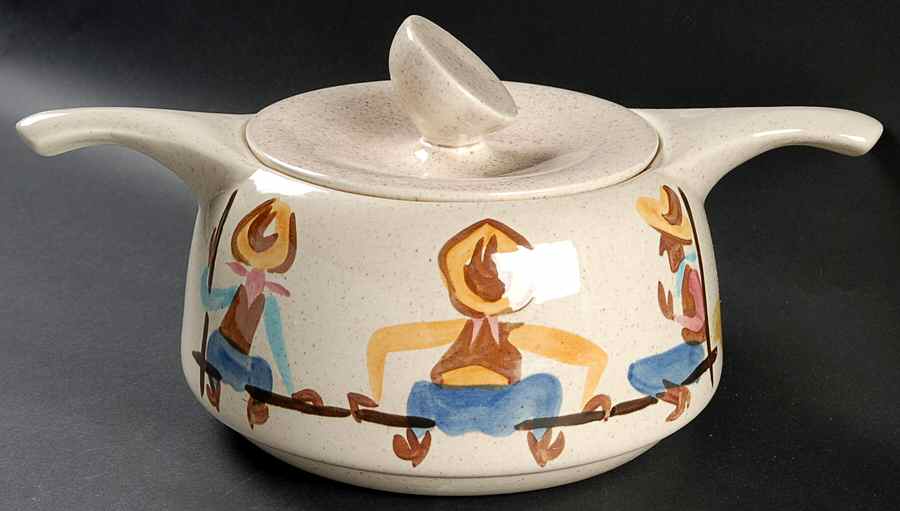 Round Up 2 Qt Round Covered Casserole by Red Wing-1