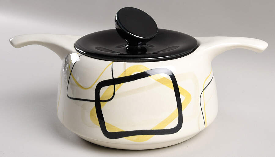 Smart Set 2 Qt Round Covered Casserole by Red Wing-1
