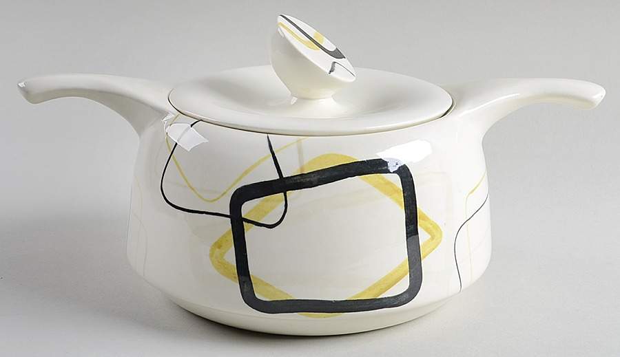 Smart Set 2 Qt Round Covered Casserole by Red Wing-1