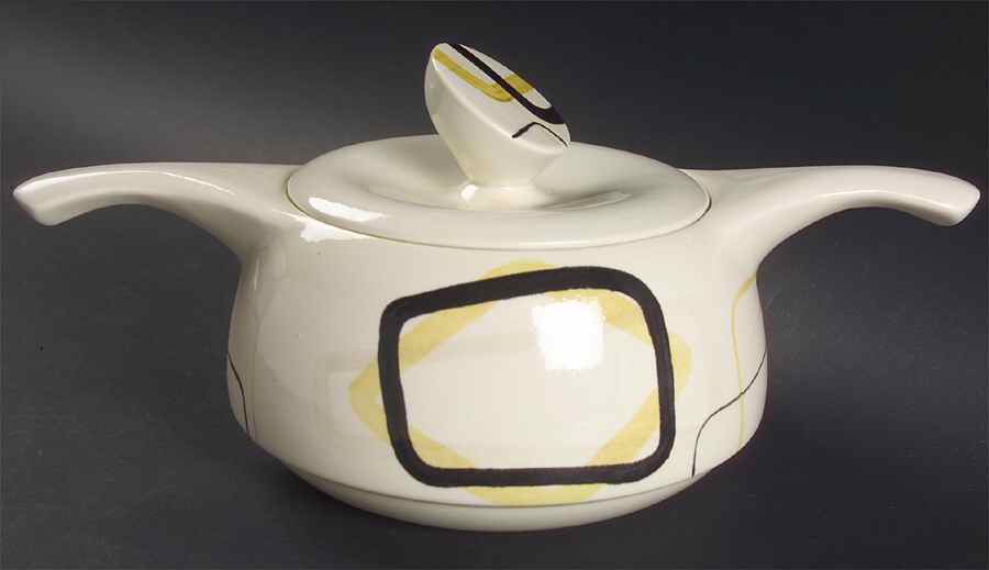 Smart Set 1 Qt Round Covered Casserole by Red Wing-1