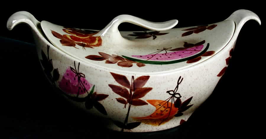 Tampico 1.5 Quart Oval Covered Casserole by Red Wing-1