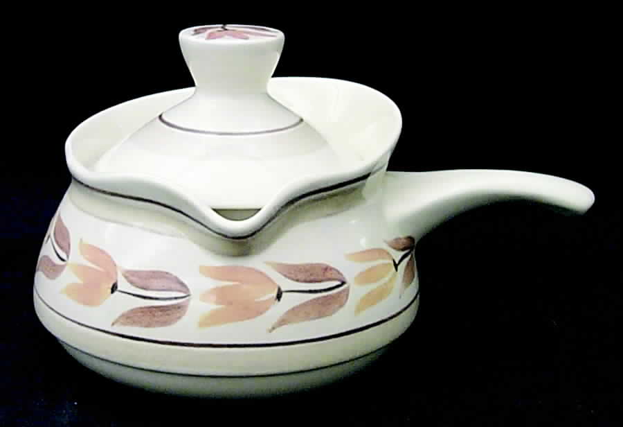 Tip Toe Gravy Boat & Lid by Red Wing-1