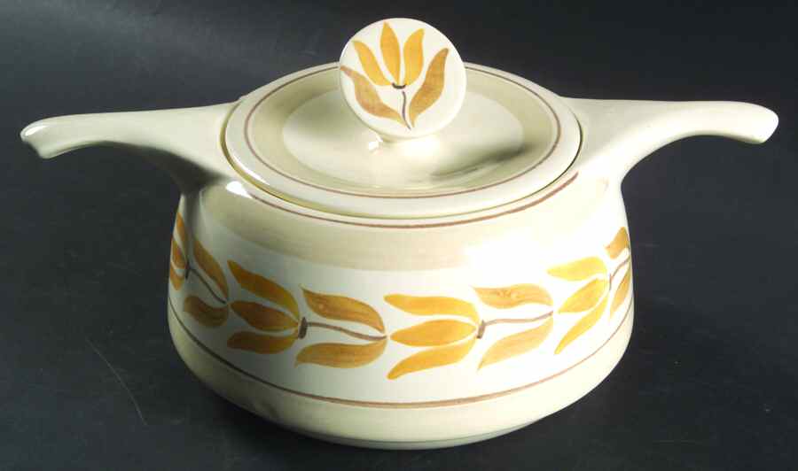 Tip Toe 2.5 Qt Round Covered Casserole by Red Wing-1