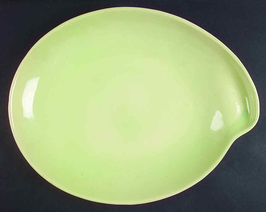 Town and Country Chartreuse 15" Oval Serving Platter by Red Wing-1