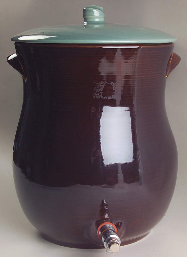 Village Green Samovar & Lid by Red Wing-1