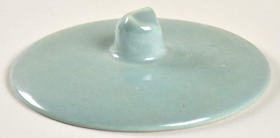 Village Green Lid for Handled Marmite by Red Wing-1
