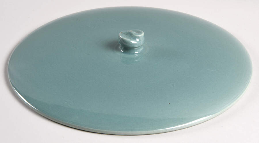 Village Green Lid for 4 Quart Round Casserole by Red Wing-1