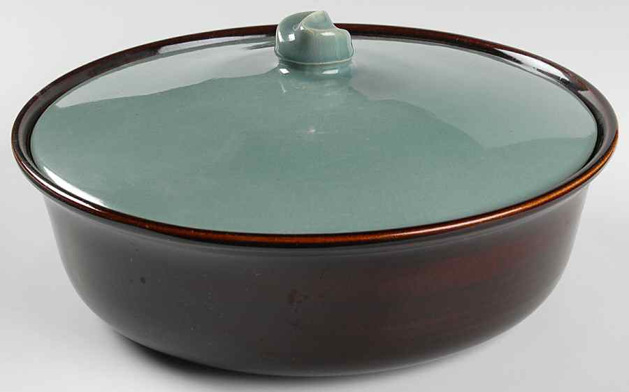 Village Green 2 Qt Round Covered Casserole by Red Wing-1