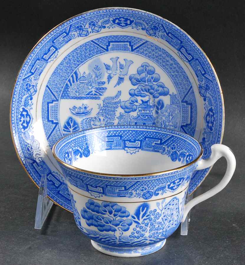 Blue Willow Footed Cup & Saucer Set by Royal Grafton-1