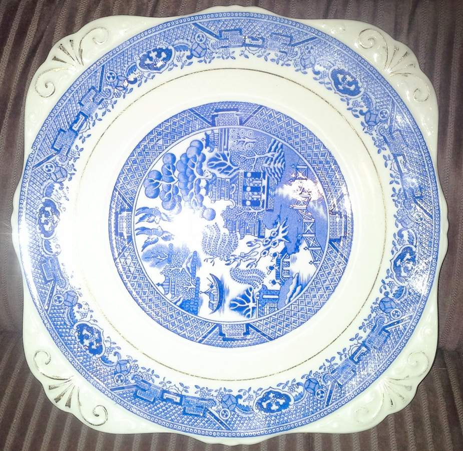 Blue Willow Square Luncheon Plate by Royal Grafton-1